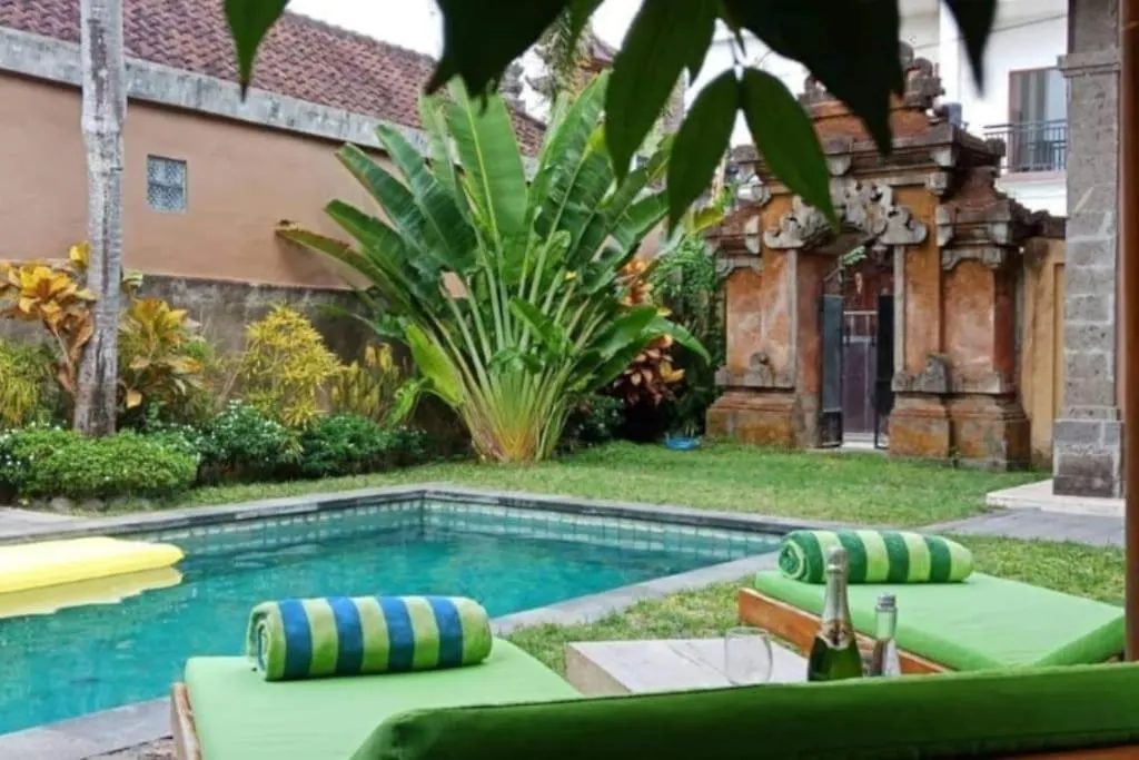 Villa 2 Bedrooms In Jimbaran contacts